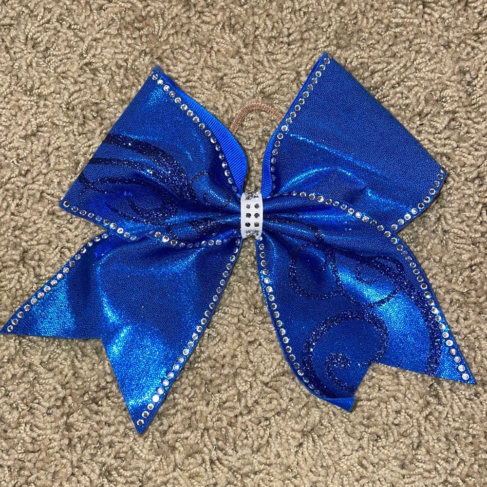 Cheer bow